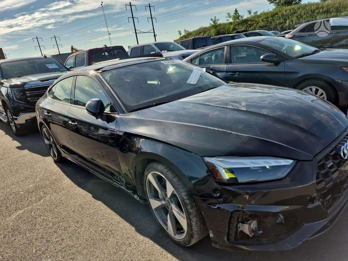 Audi A5, Седан