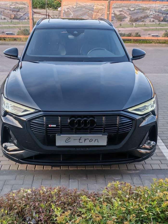 Audi e-tron, 71 kWh, off-road / crossover