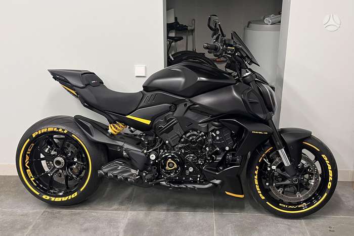 Ducati Diavel 1158cc, street / classic