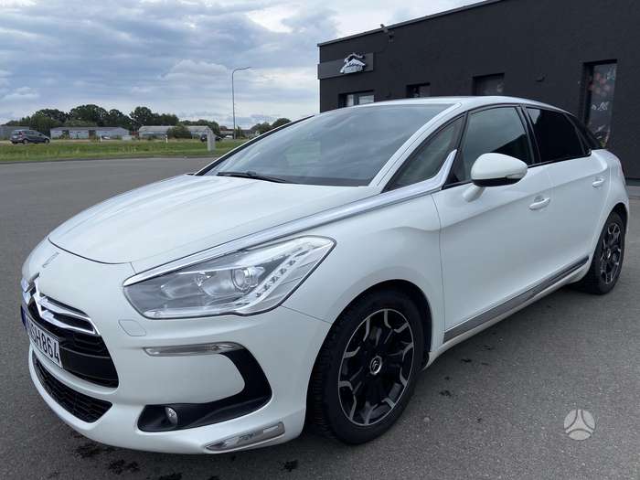 Citroen DS5, 1.6 l., hatchback