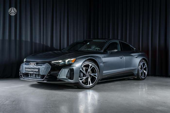 Audi e-tron GT, Седан