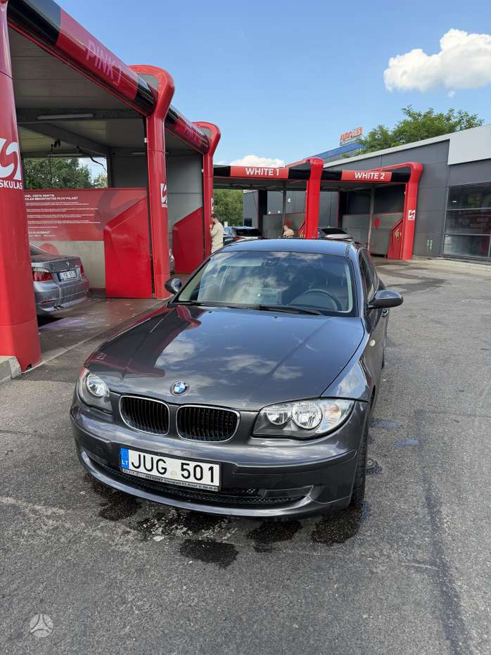 BMW 118, hatchback