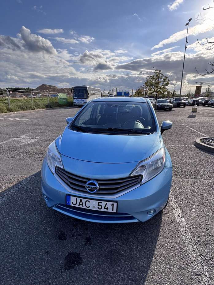 Nissan Versa, 1.6 l., hatchback