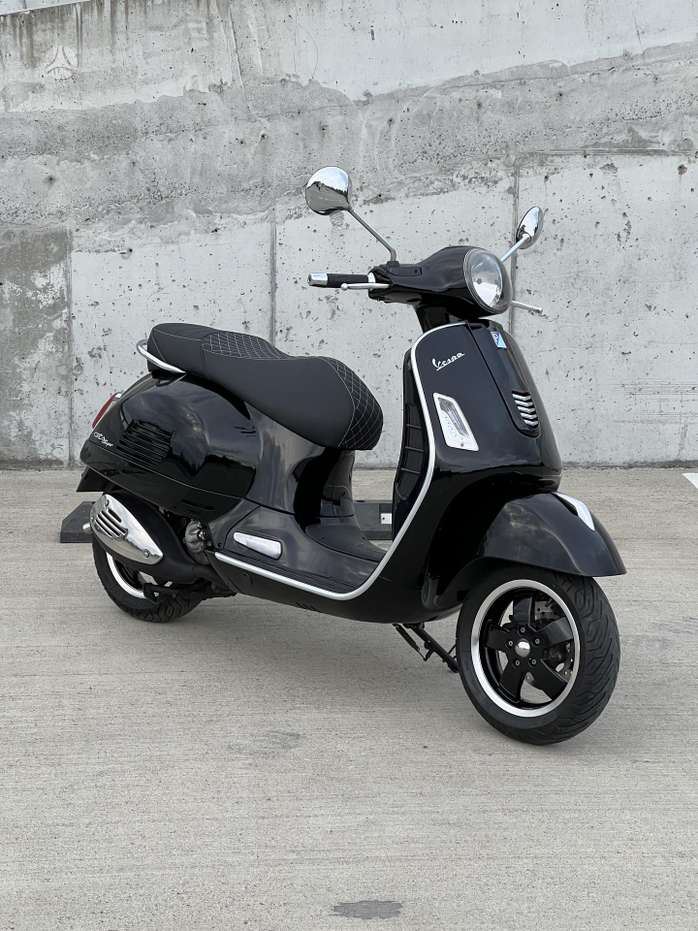 Piaggio Vespa 300cc, scooters / mopeds