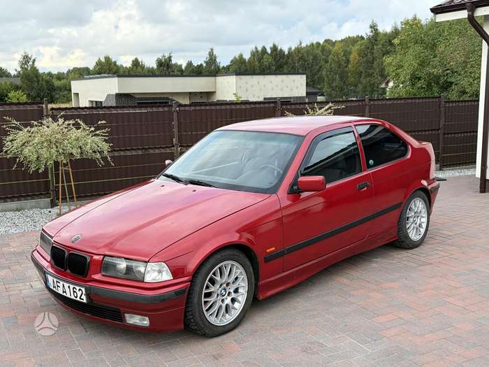BMW 323, 2.5 l., hatchback