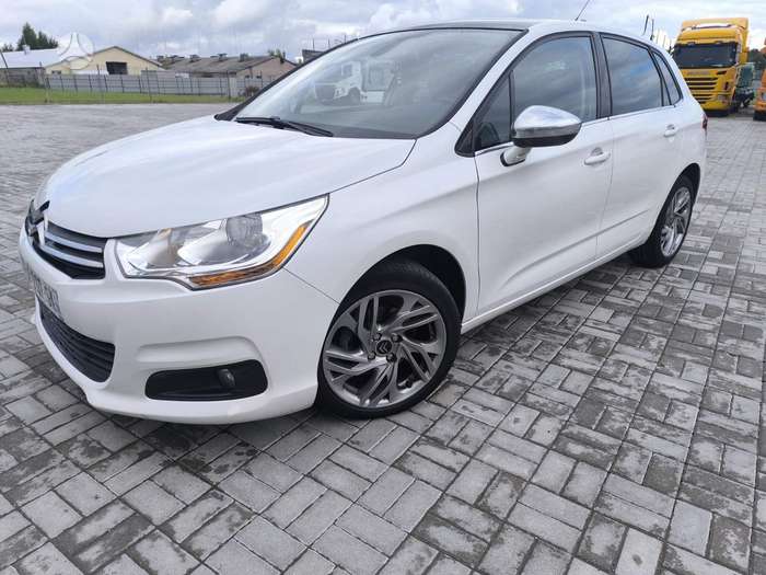 Citroen C4, 1.2 l., hatchback