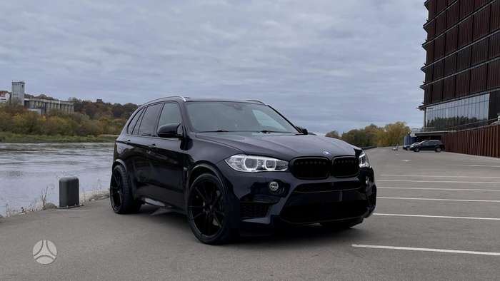 BMW X5, 4.4 l., off-road / crossover