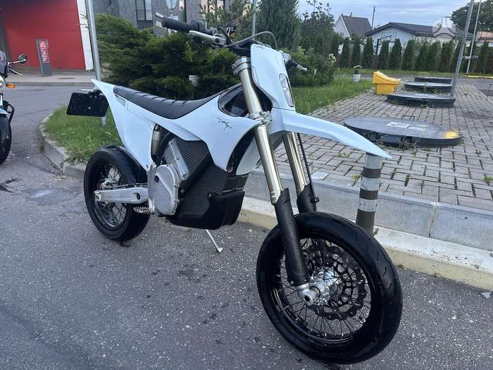 Stark Varg, supermoto