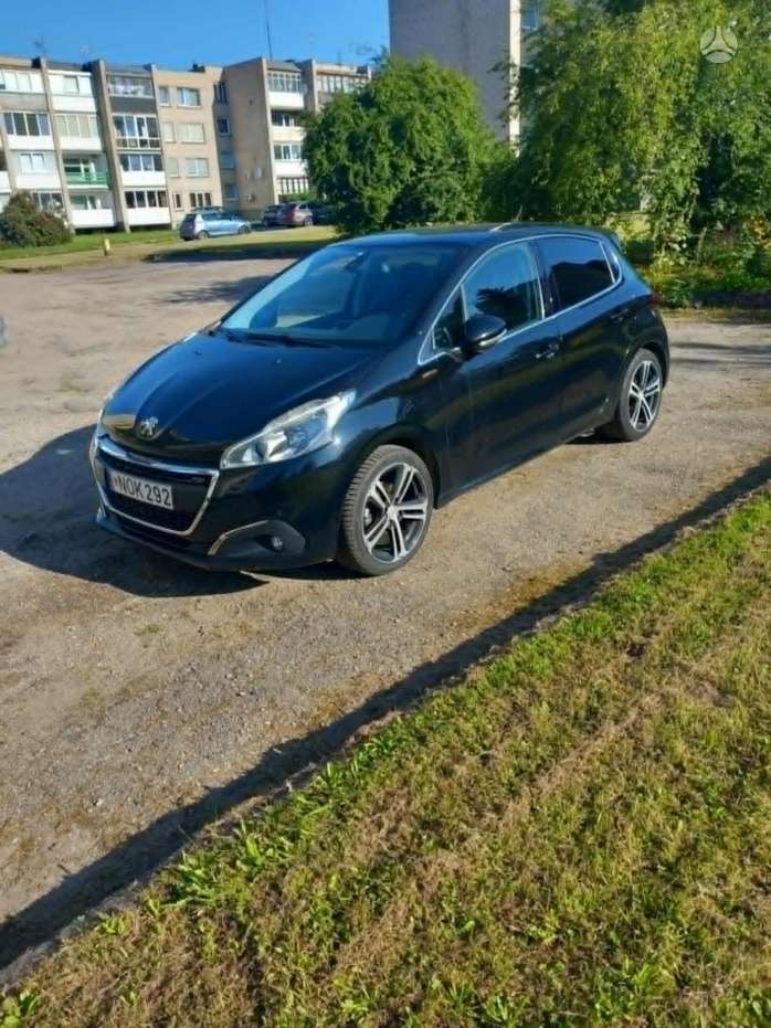 Peugeot 208, 1.2 l., hatchback