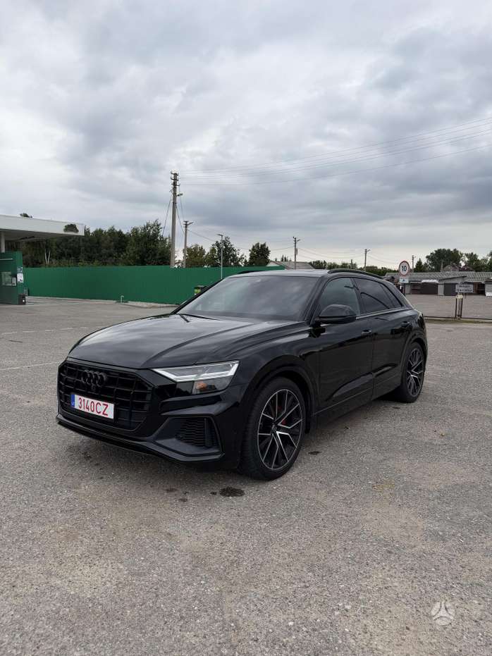 Audi Q8, off-road / crossover
