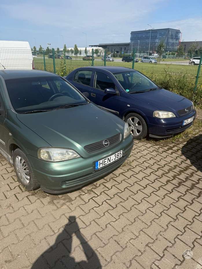 Opel Astra, sedanas