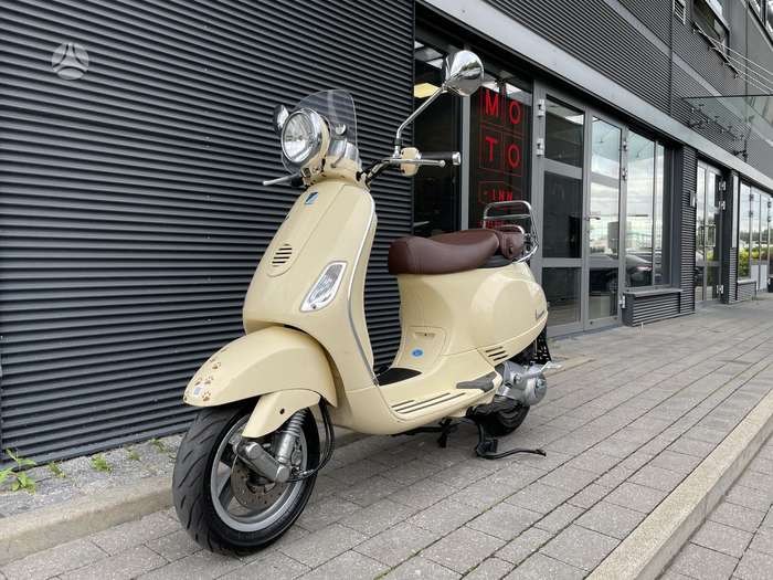 Piaggio Vespa 125cc, scooters / mopeds