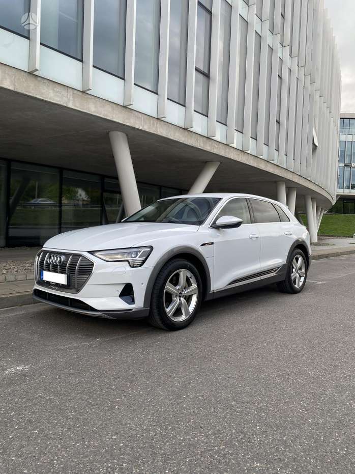 Audi e-tron, 71 kWh, off-road / crossover