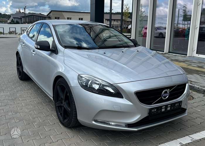 Volvo V40, 1.6 l., hatchback