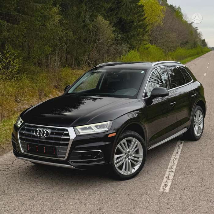 Audi Q5, 2.0 l., off-road / crossover