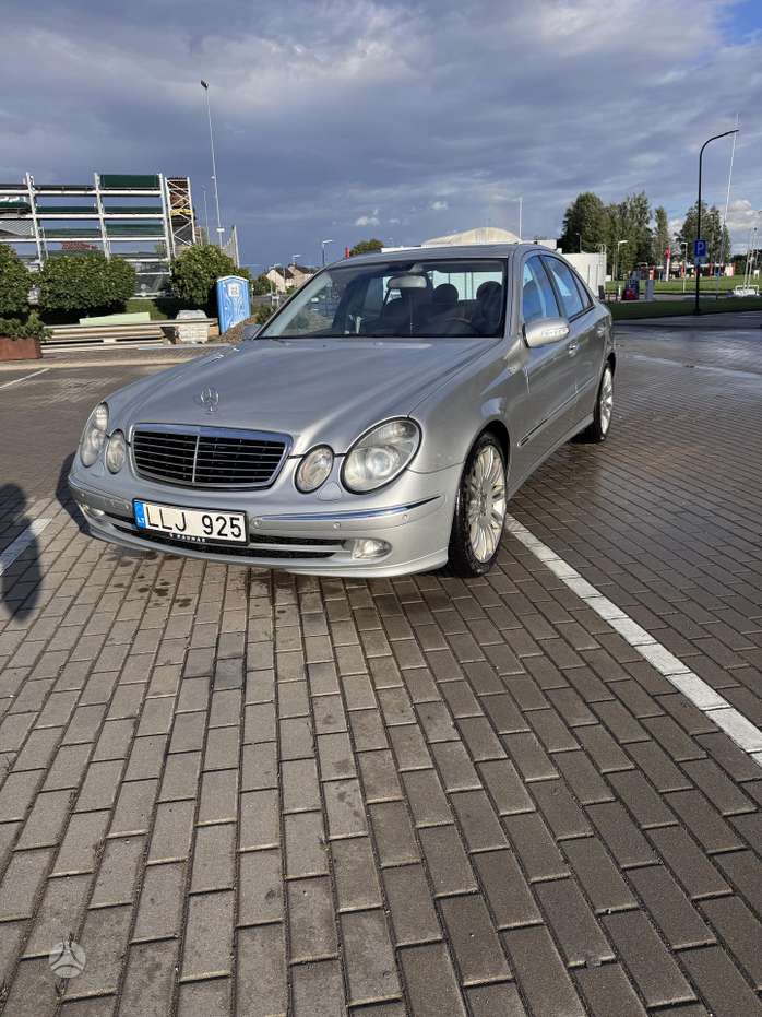 Mercedes-Benz E320, 3.2 l., Седан