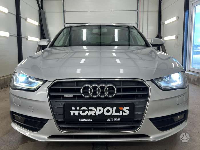 Audi A4, 2.0 l., Седан