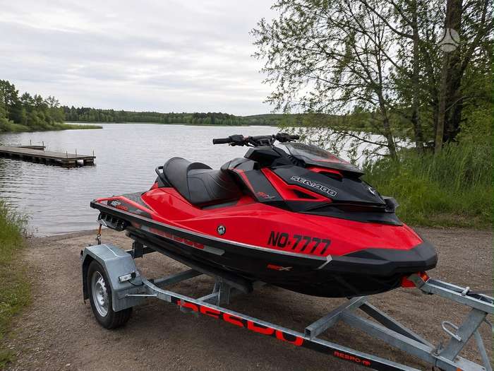Sea-Doo RXP-X 300, jet skis