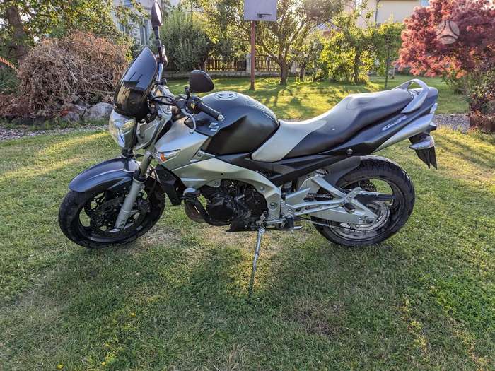 Suzuki GSR 599cc, street / classic