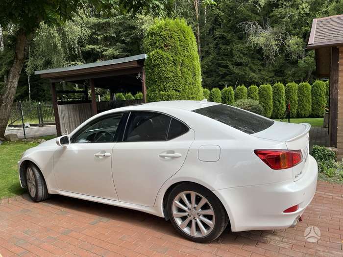 Lexus IS 250, Седан