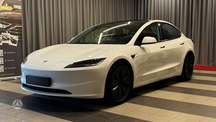 Tesla Model 3, Седан