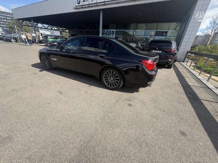 BMW 730, limousine