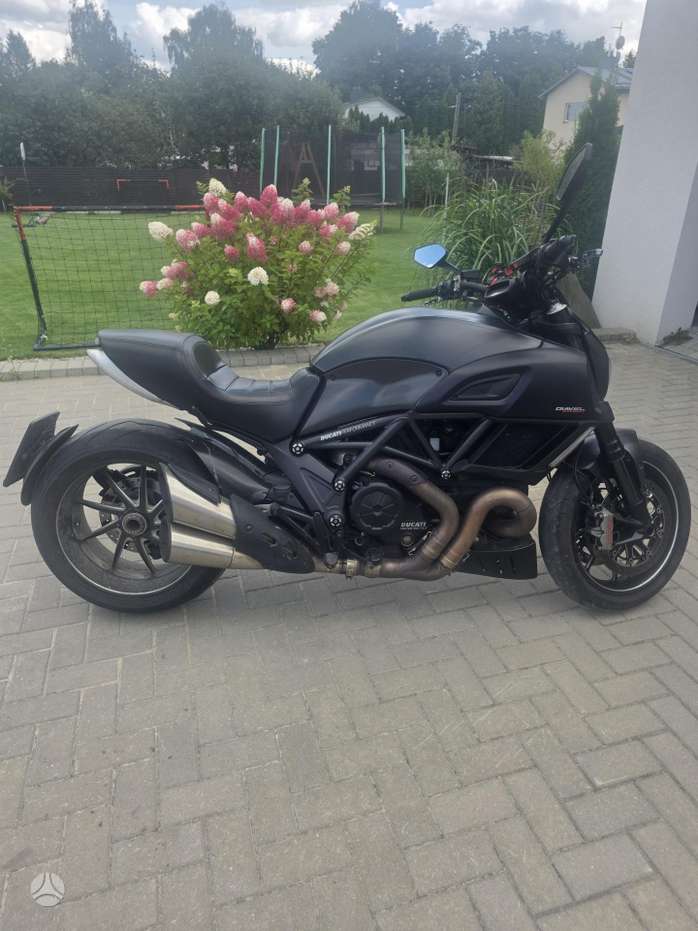 Ducati Diavel 1200cc, street / classic