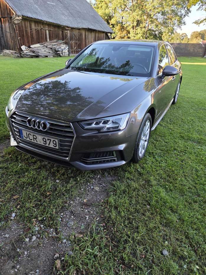 Audi A4, 2.0 l., Седан