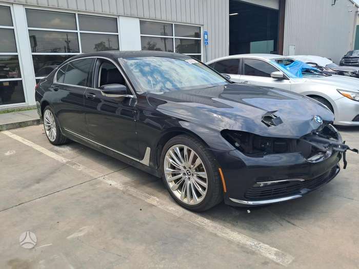 BMW 750, 4.4 l., Лимузин