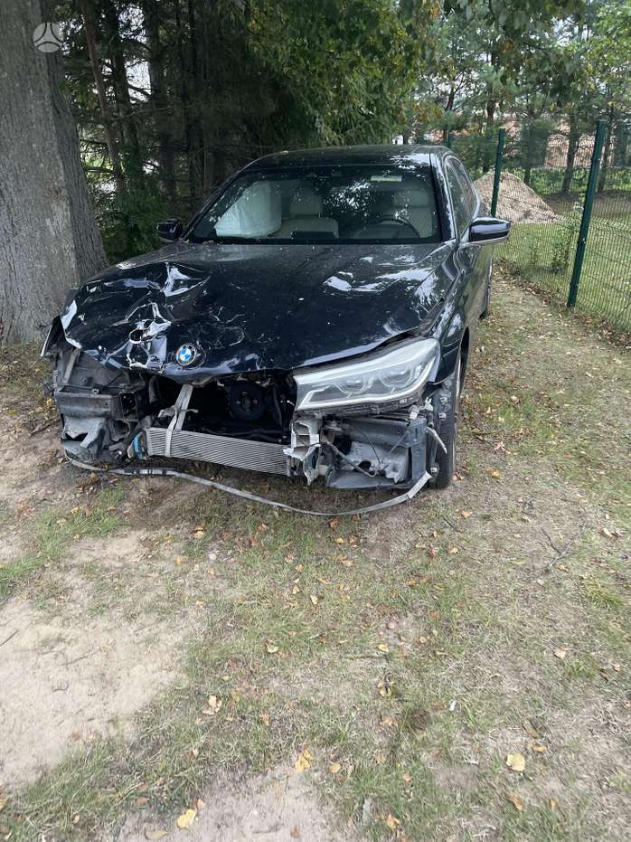 BMW 750, 4.4 l., Лимузин