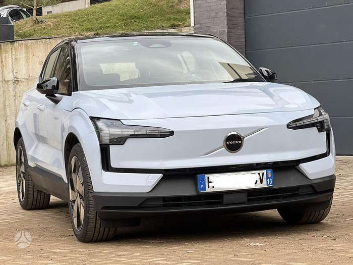 Volvo EX30, off-road / crossover