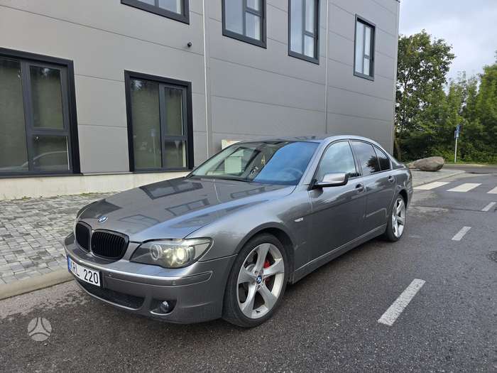 BMW 745, 4.4 l., Седан