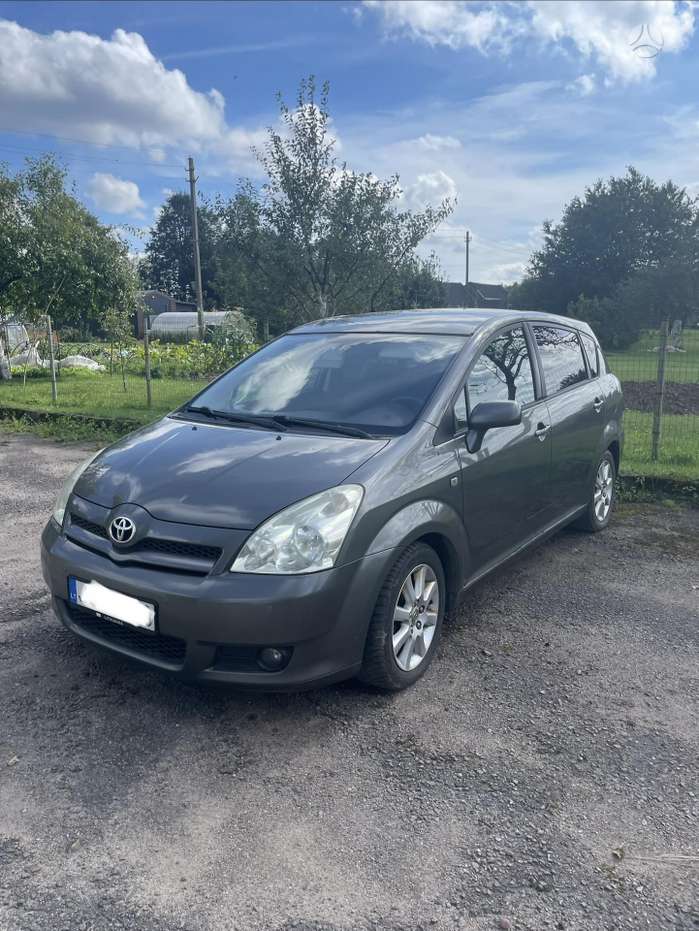 Toyota Corolla Verso, 2.2 l., Универсал