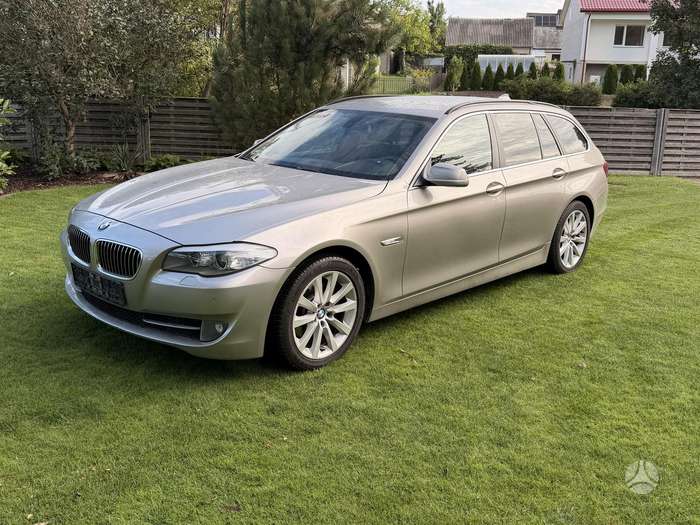 BMW 520, universalas