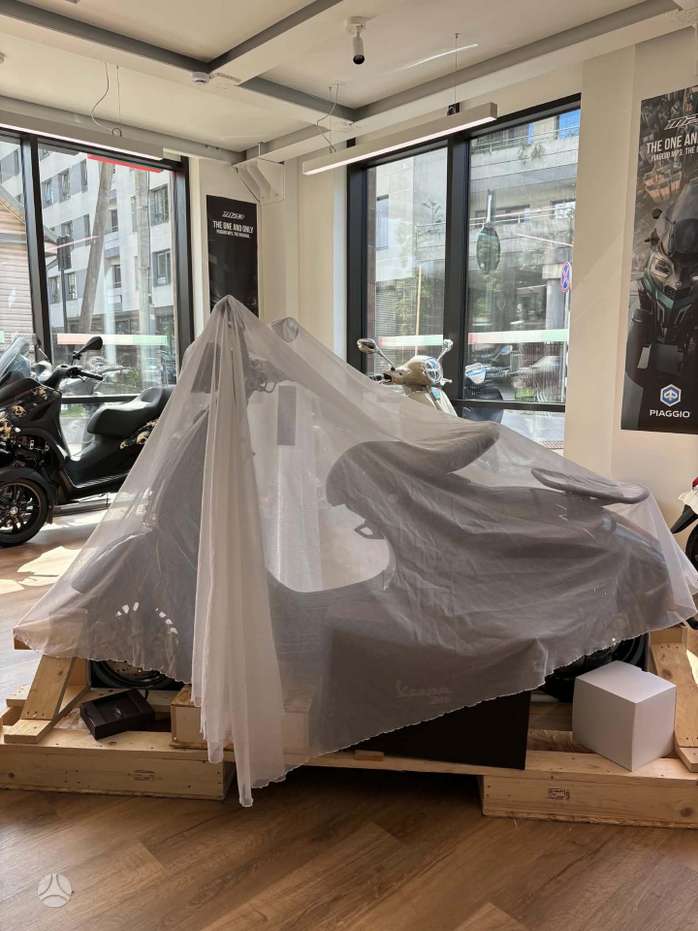 Piaggio Vespa, scooters / mopeds
