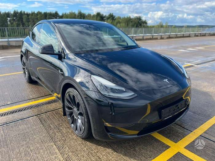 Tesla Model Y, 81 kWh, off-road / crossover