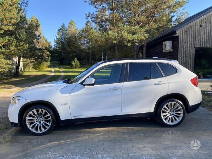 BMW X1, 2.0 l., off-road / crossover