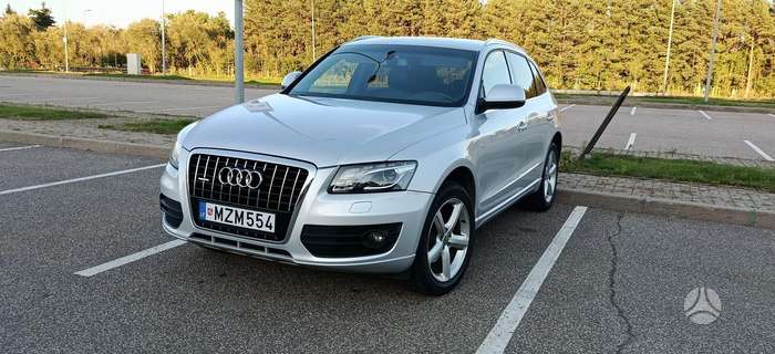 Audi Q5, 2.0 l., off-road / crossover
