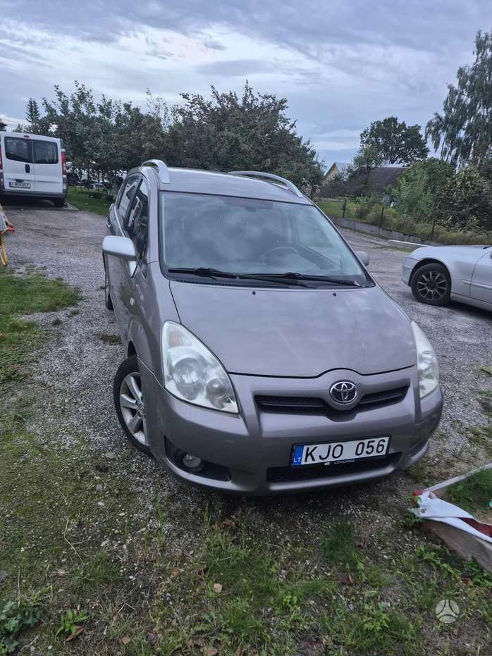 Toyota Corolla Verso, 2.2 l., Универсал