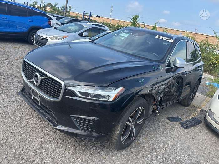 Volvo XC60, off-road / crossover