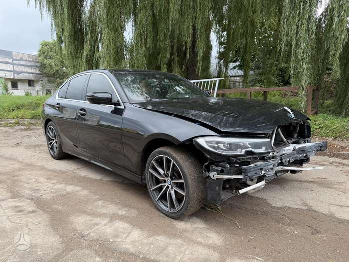 BMW 330, 2.0 l., Седан