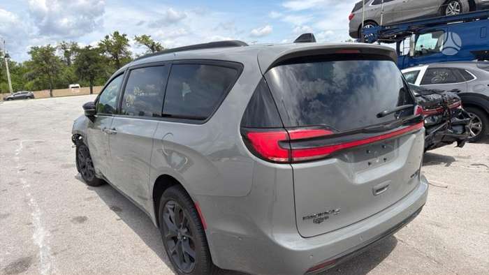 Chrysler Pacifica, Минивэн