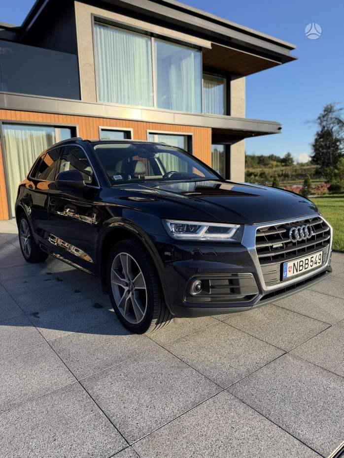 Audi Q5, 2.0 l., off-road / crossover