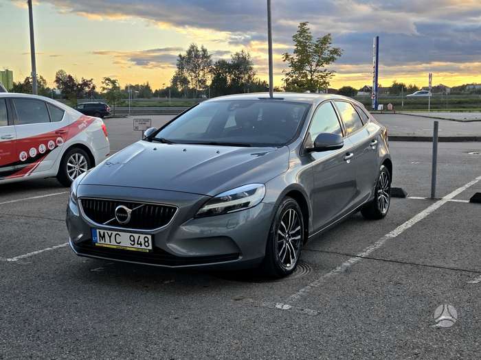 Volvo V40, 2.0 l., Хэтчбек