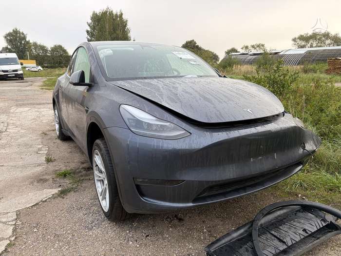 Tesla Model Y, 80 kWh, mpv / minivan