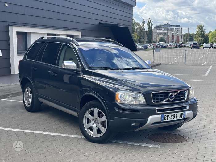 Volvo XC90, 2.4 l., off-road / crossover