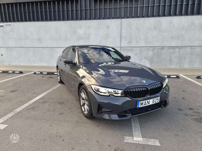 BMW 320, Седан
