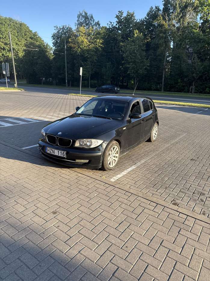 BMW 118, saloon / sedan