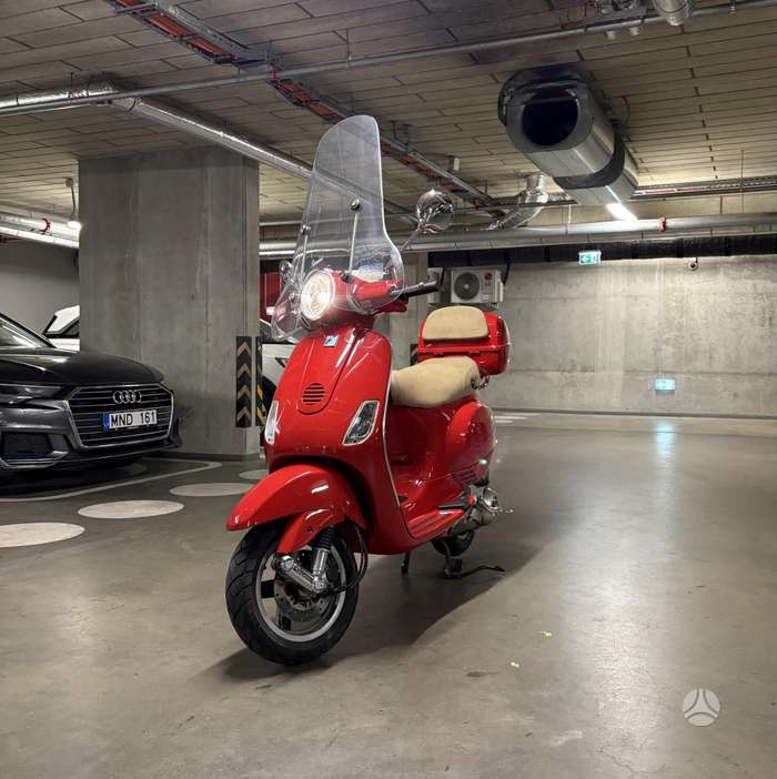 Piaggio Vespa 125cc, scooters / mopeds