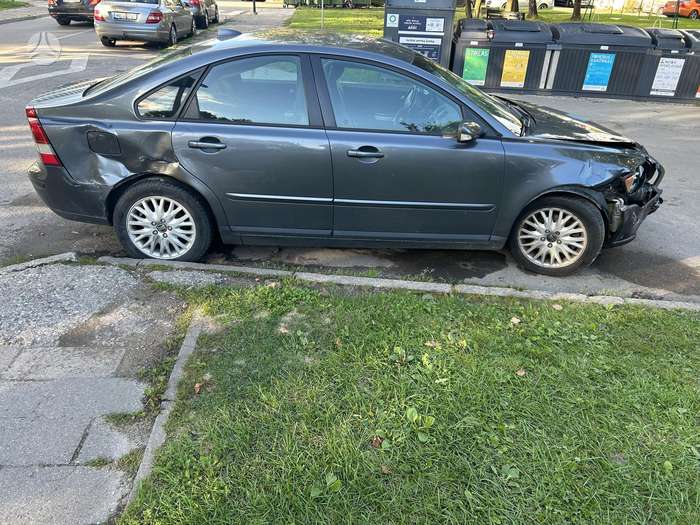 Volvo S40, universalas
